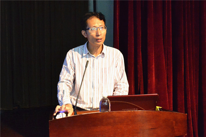 方正泉老师主讲安全教育讲座